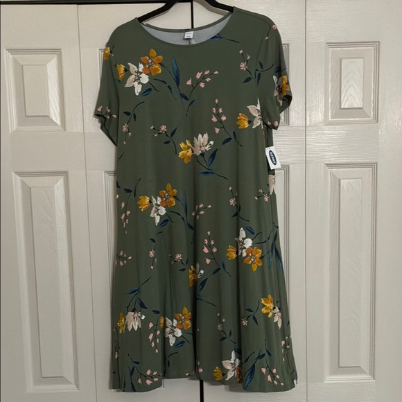 Old Navy Dresses & Skirts - Old Navy - FLORAL SHIFT, RAYON DRESS